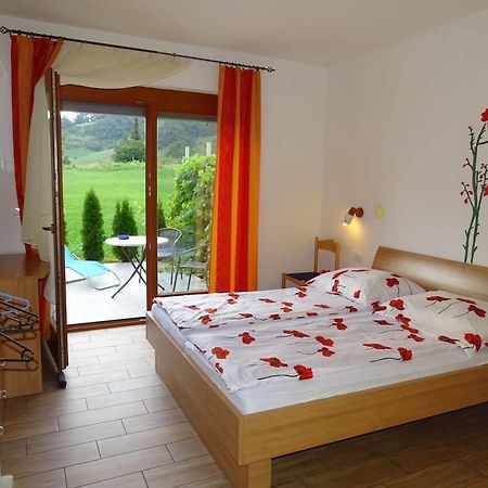 Guesthouse Mesec Zaplana วิเรอนีกา ภายนอก รูปภาพ