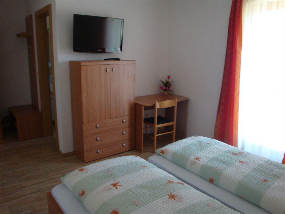 Guesthouse Mesec Zaplana วิเรอนีกา ภายนอก รูปภาพ