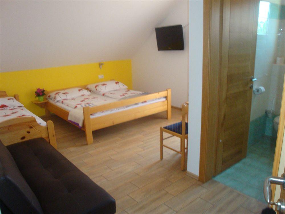 Guesthouse Mesec Zaplana วิเรอนีกา ภายนอก รูปภาพ