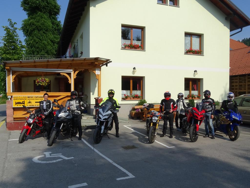 Guesthouse Mesec Zaplana วิเรอนีกา ภายนอก รูปภาพ