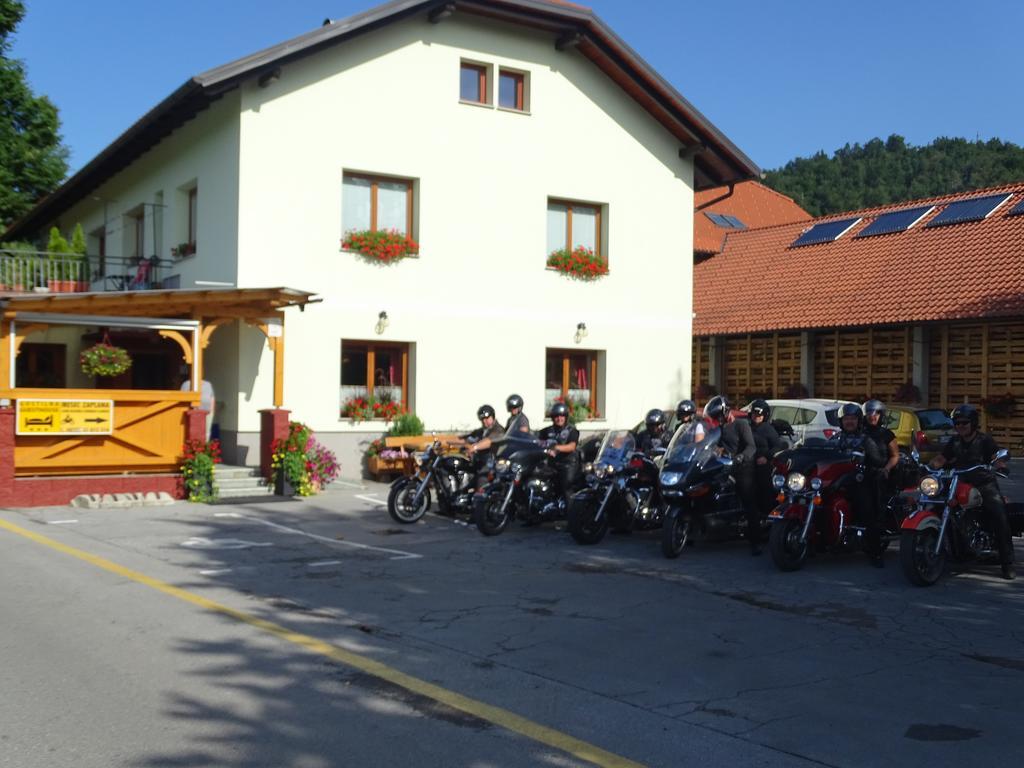 Guesthouse Mesec Zaplana วิเรอนีกา ภายนอก รูปภาพ