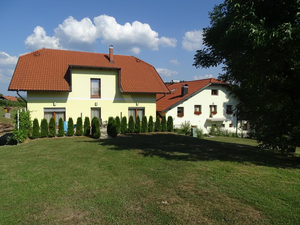 Guesthouse Mesec Zaplana วิเรอนีกา ภายนอก รูปภาพ