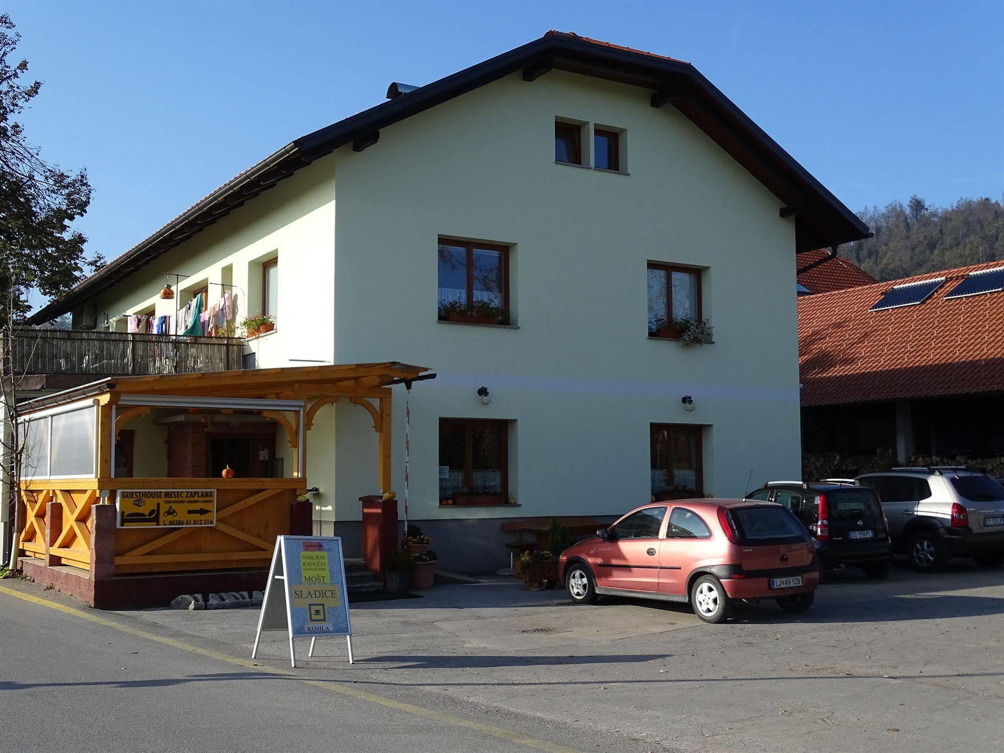 Guesthouse Mesec Zaplana วิเรอนีกา ภายนอก รูปภาพ